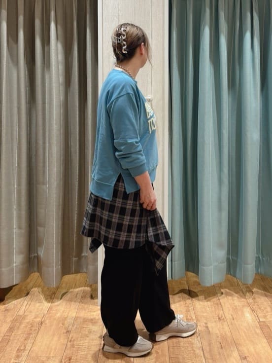 HANAさんの「SHOO･LA･RUE｜グラフィックアソート裏毛スウェット」を使ったコーディネート