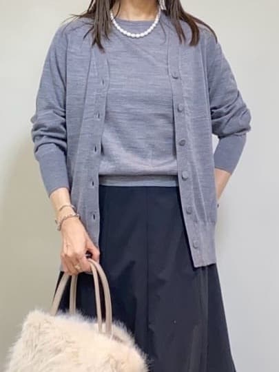 tomoさんの「UNTITLED｜【アンサンブル可/洗える/Vネック】ウールシルクカーディガン」を使ったコーディネート