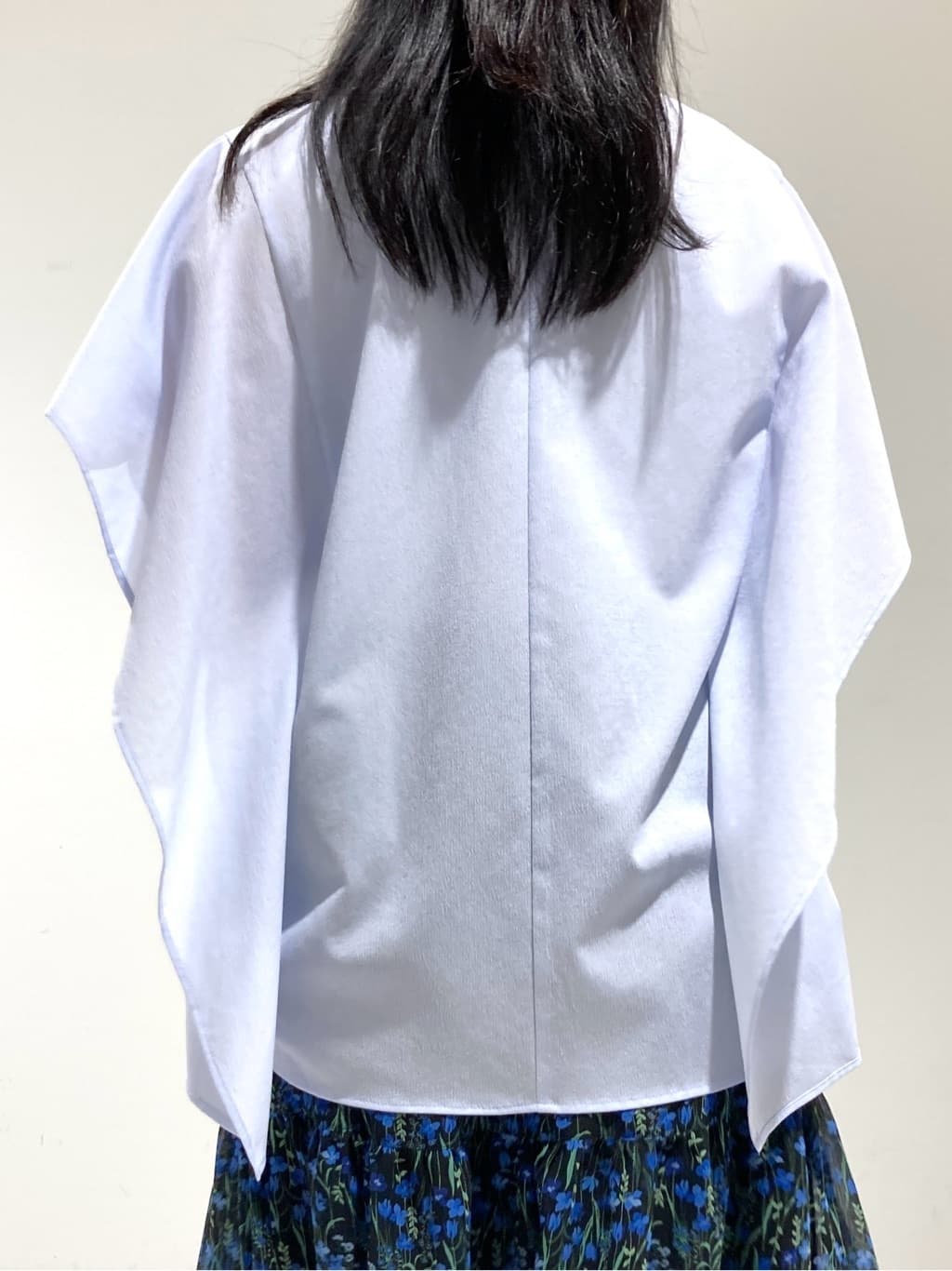 momokoさんの「INDIVI｜【体型カバー】スクエアブラウス」を使ったコーディネート