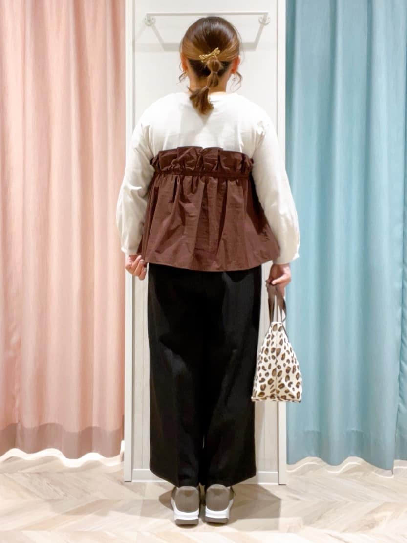 kitaさんの「SHOO･LA･RUE｜【洗濯機可/S-LL】1枚で華やか フリルドッキングトップス」を使ったコーディネート