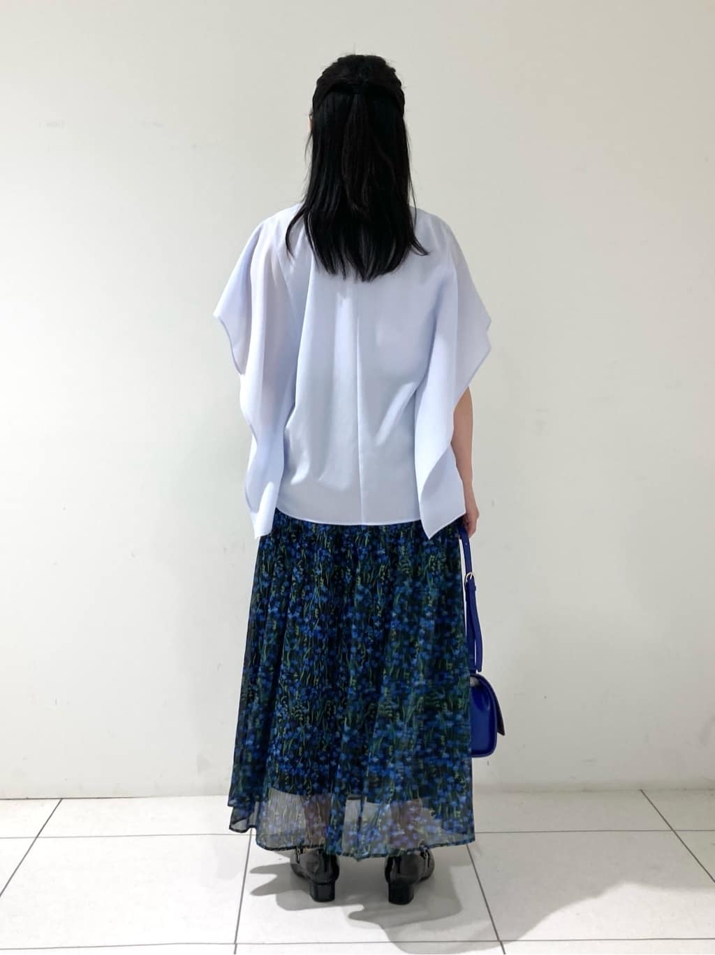 momokoさんの「INDIVI｜【体型カバー】スクエアブラウス」を使ったコーディネート