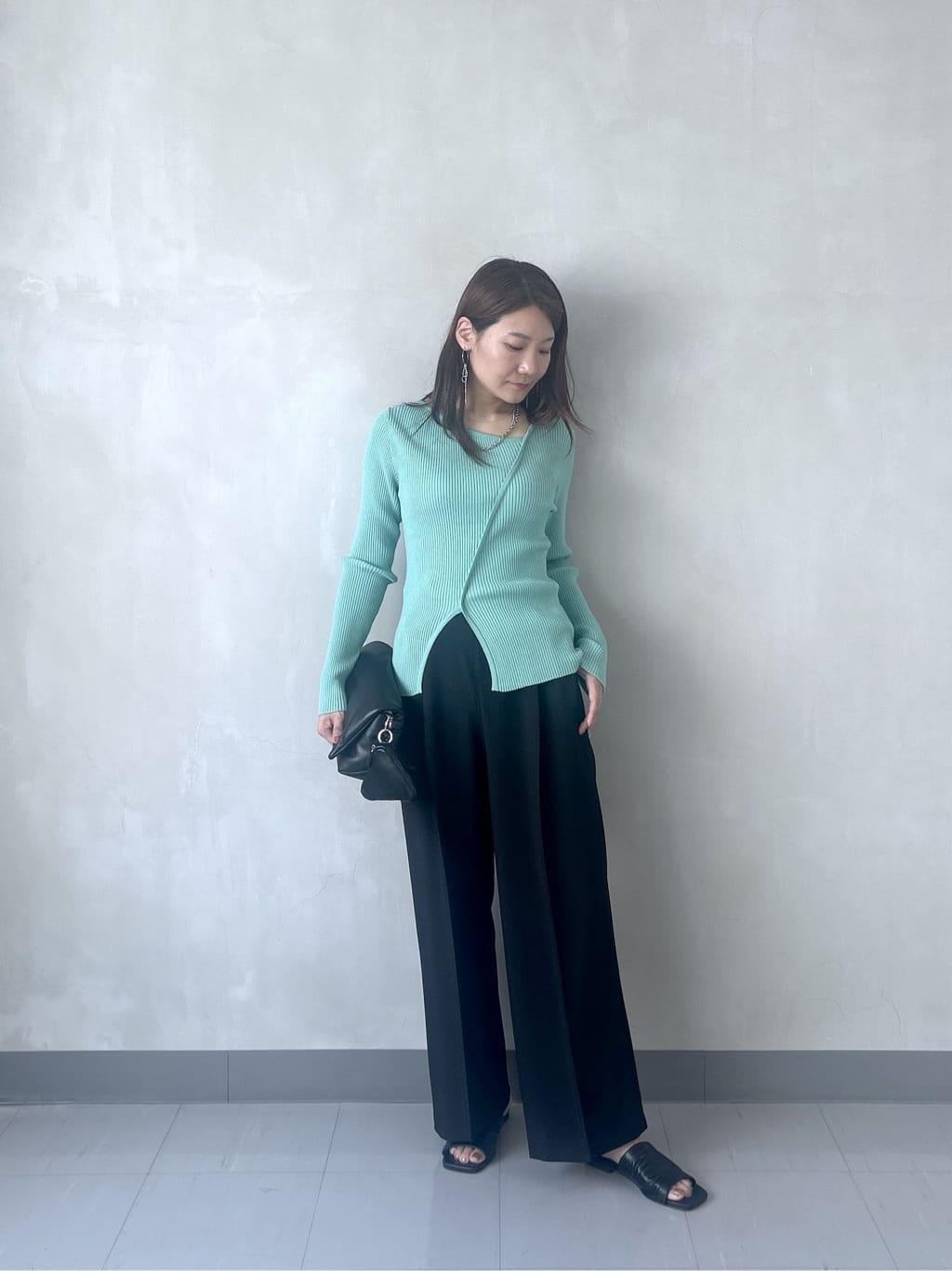 takaさんの「INDIVI｜Comfy SET UP｜イージーストレートワイドパンツ【セットアップ対応／通勤/カセット服】」を使ったコーディネート