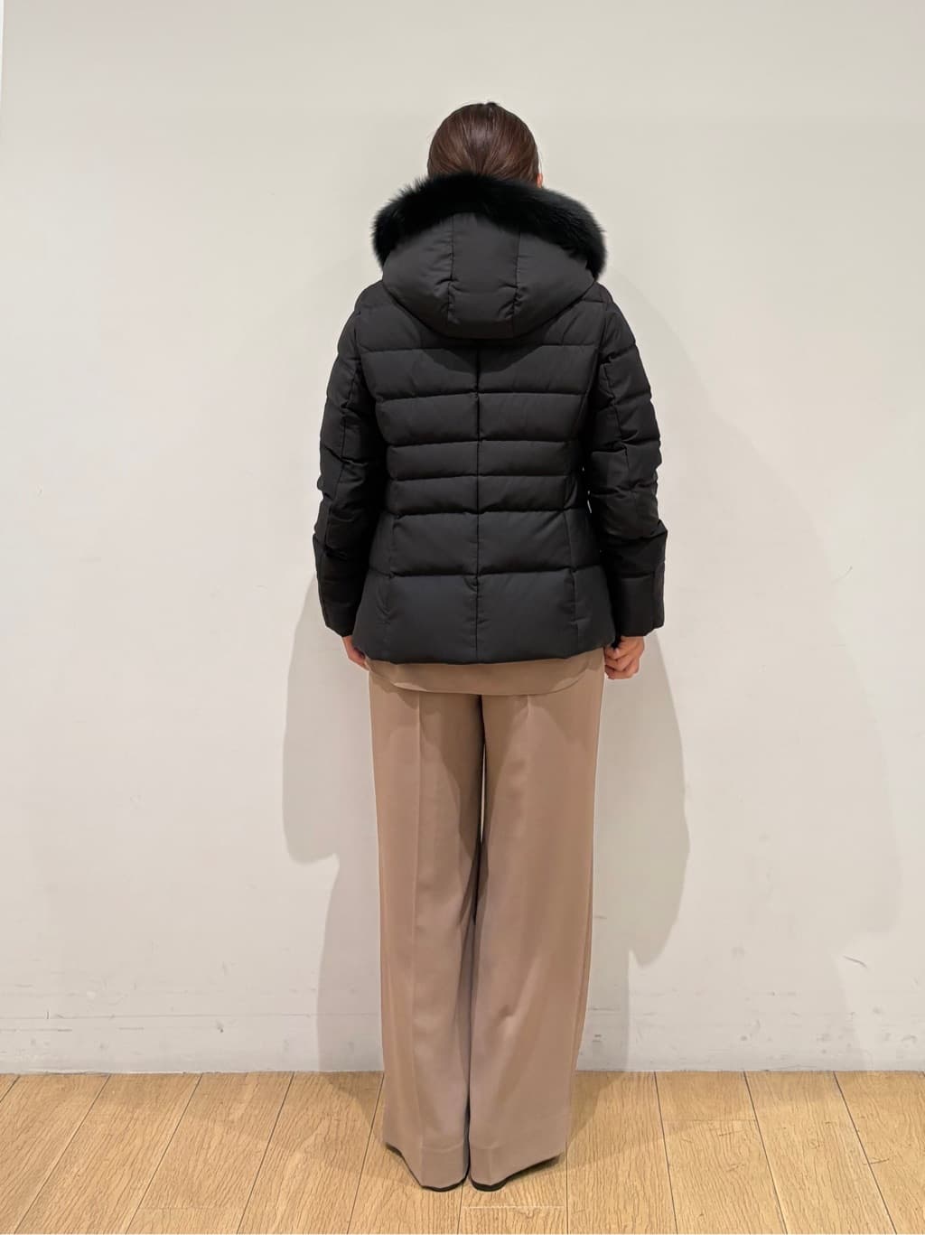 maiさんの「INDIVI｜【名品／撥水／抗菌防臭】ショート丈リサイクルダウンコート」を使ったコーディネート