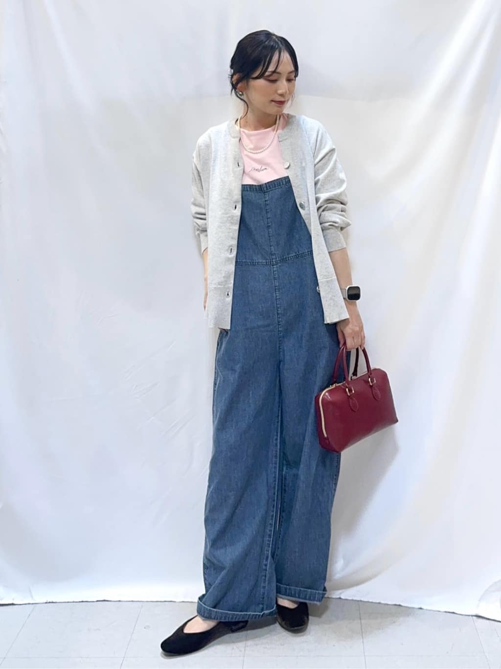 𝐇𝐢𝐫𝐨𝐦𝐢さんの「SHOO･LA･RUE｜【S-LL】美しく見せる ボートネックロンT」を使ったコーディネート