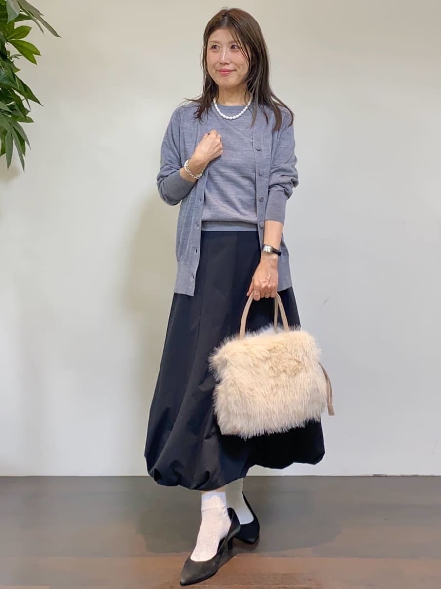 tomoさんの「UNTITLED｜【アンサンブル可/洗える/Vネック】ウールシルクカーディガン」を使ったコーディネート