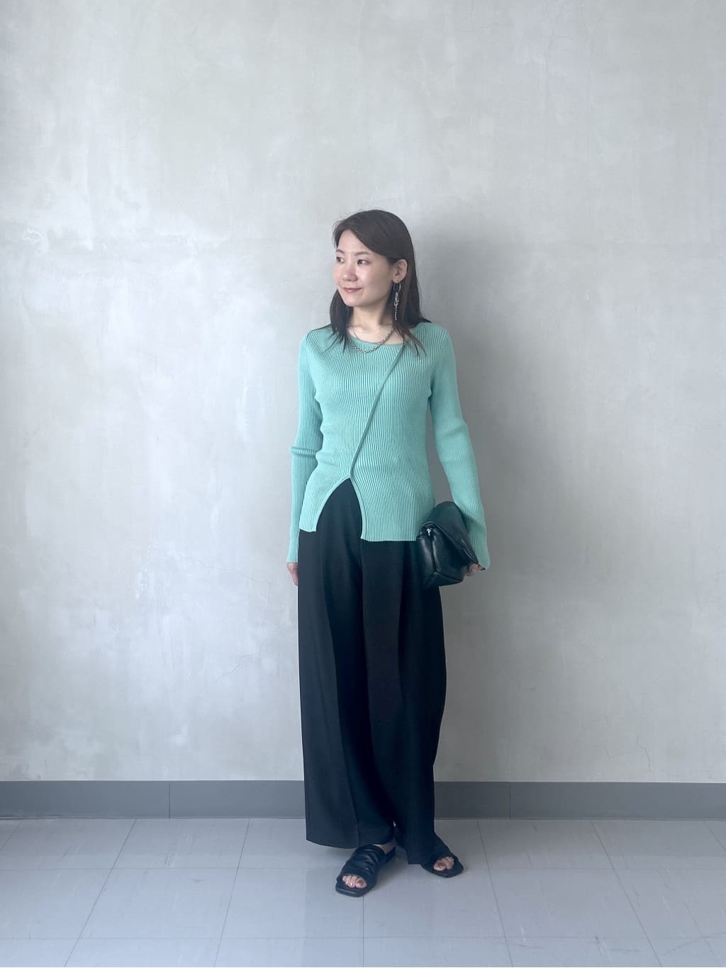takaさんの「INDIVI｜Comfy SET UP｜イージーストレートワイドパンツ【セットアップ対応／通勤/カセット服】」を使ったコーディネート