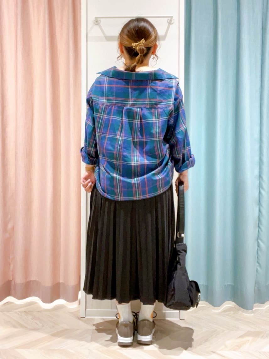 kitaさんの「SHOO･LA･RUE｜【洗濯機可/S-LL】程よい抜け感 大人のチェックシャツ」を使ったコーディネート