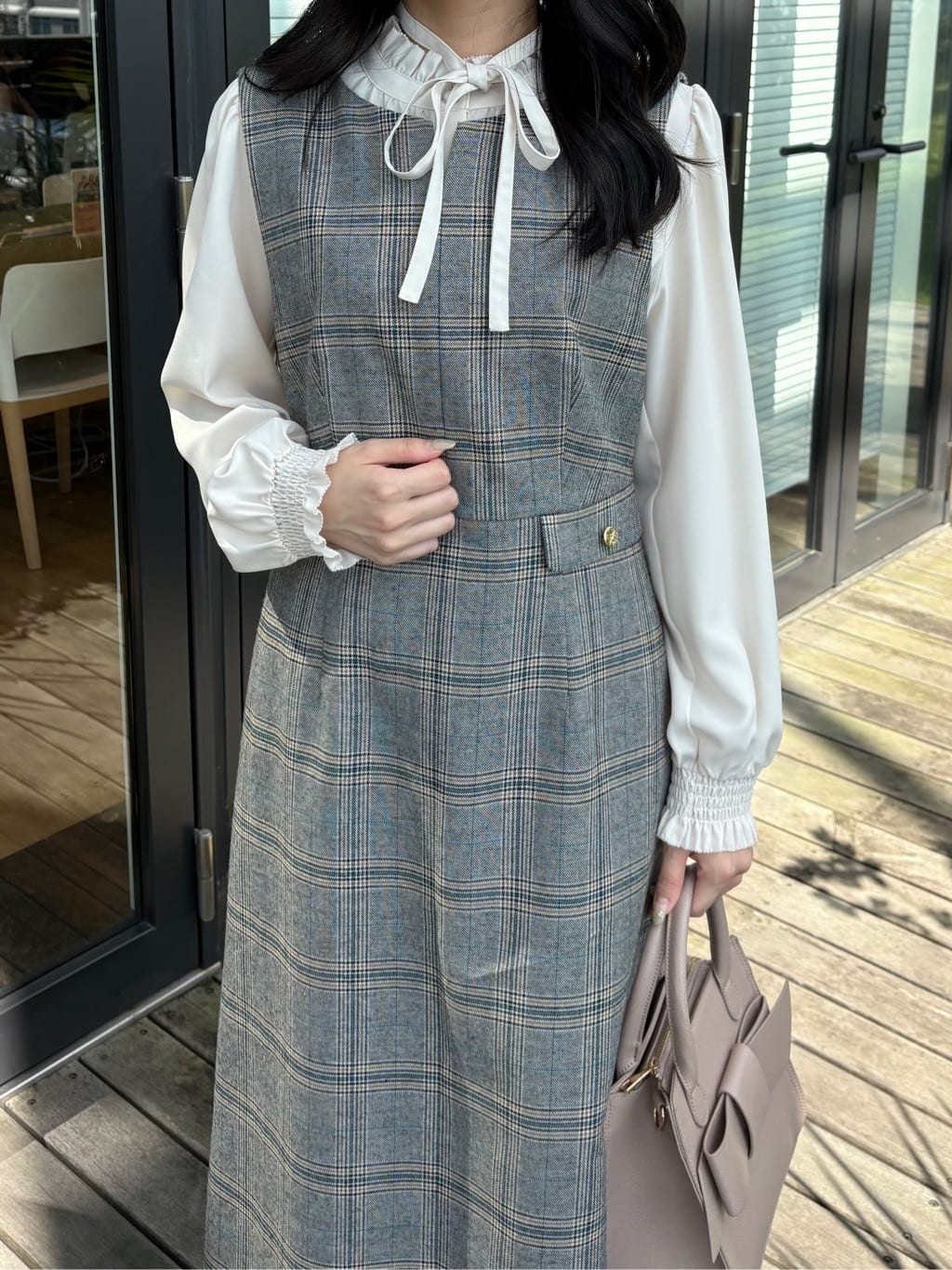 AOIさんの「Couture brooch｜【フェミニン・通勤】タイ付きピコフリルブラウス」を使ったコーディネート