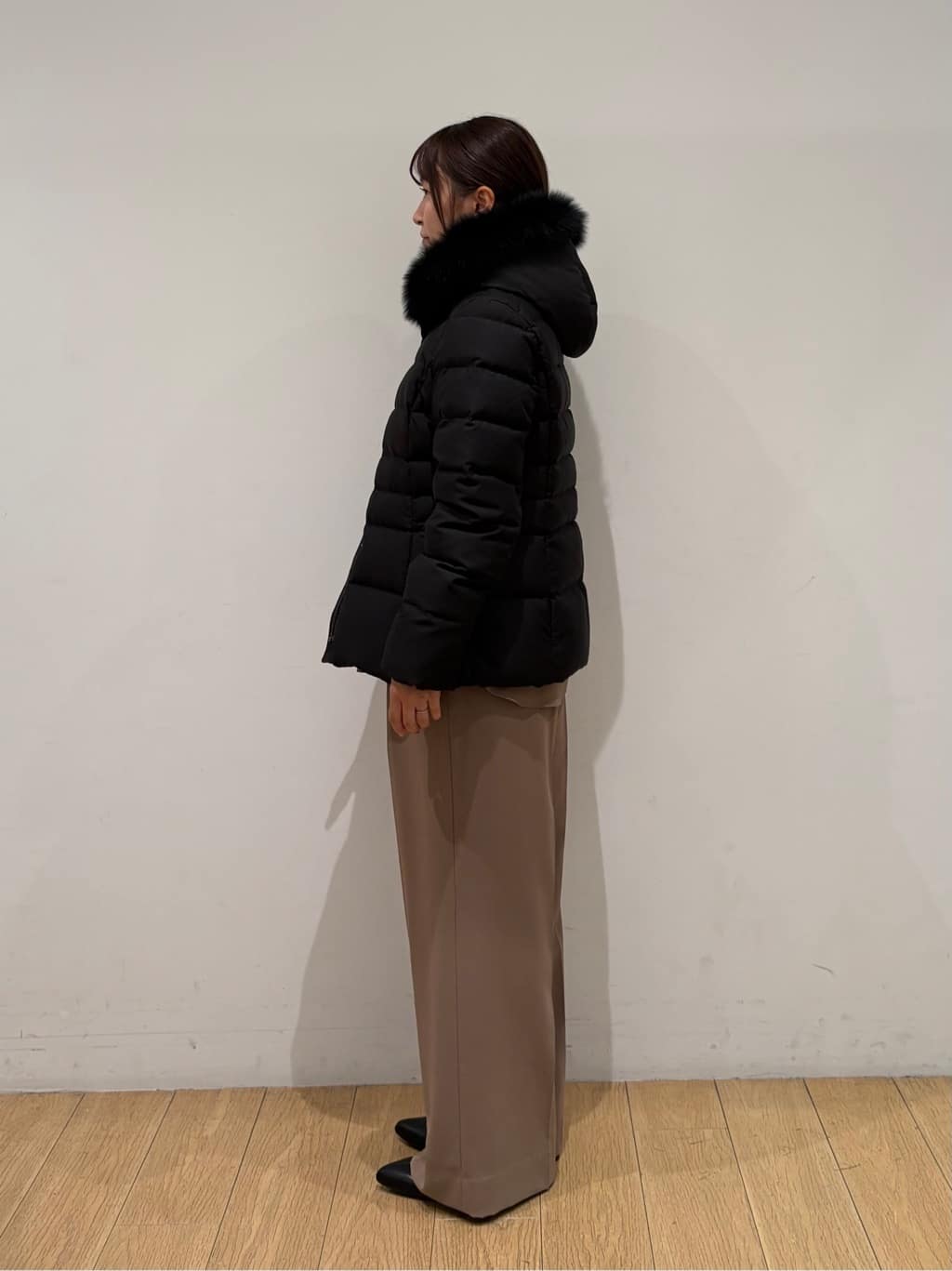 maiさんの「INDIVI｜【名品／撥水／抗菌防臭】ショート丈リサイクルダウンコート」を使ったコーディネート