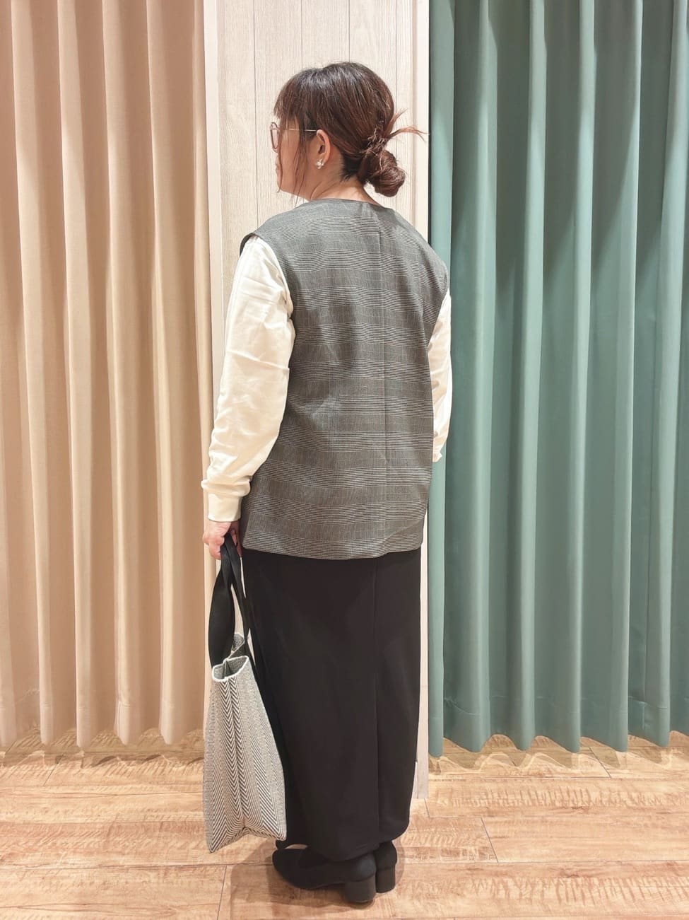 タガさんの「SHOO･LA･RUE｜【S-LL/セットアップ可/洗濯後しわになりにくい】ダブルベスト」を使ったコーディネート