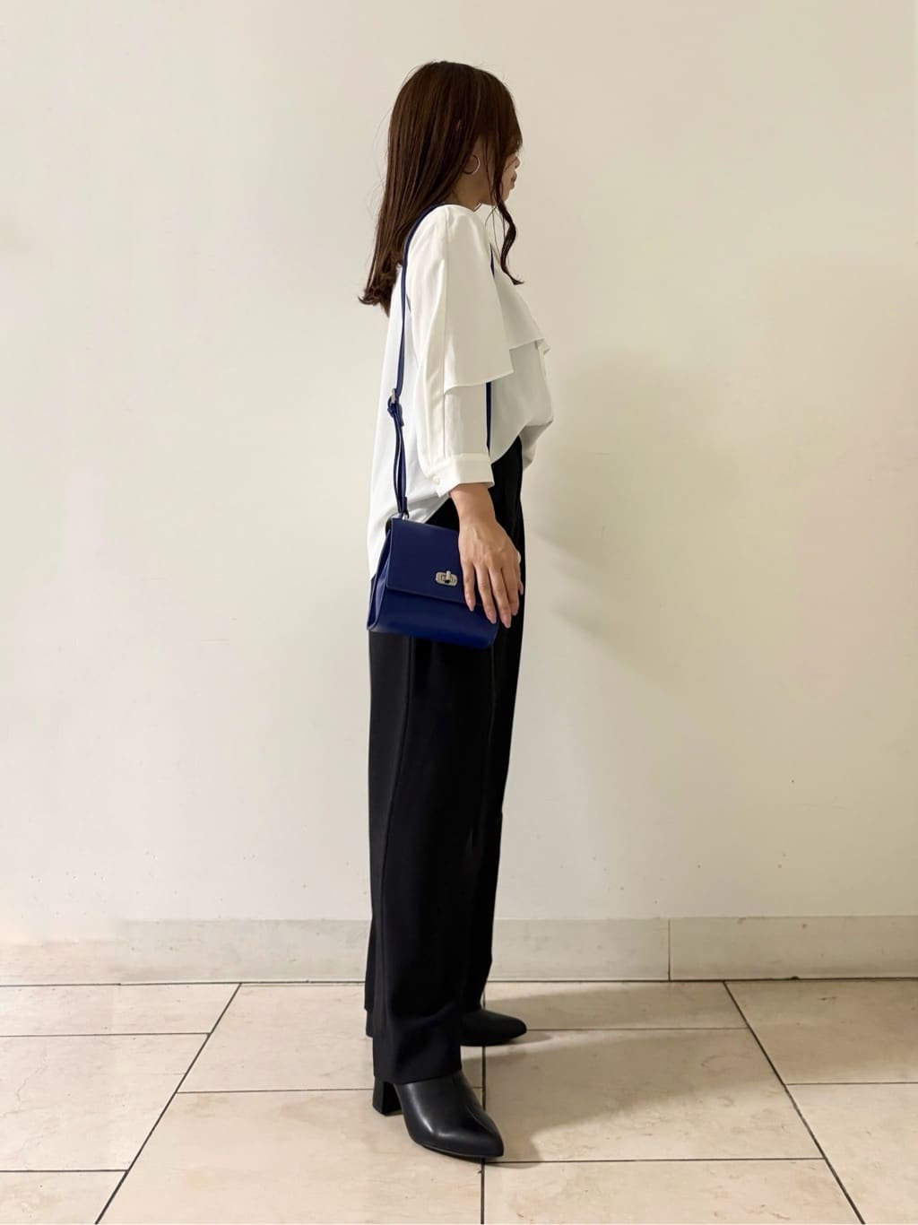 kahoさんの「INDIVI｜【羽織りとしても活躍！】ケープカラーブラウス」を使ったコーディネート