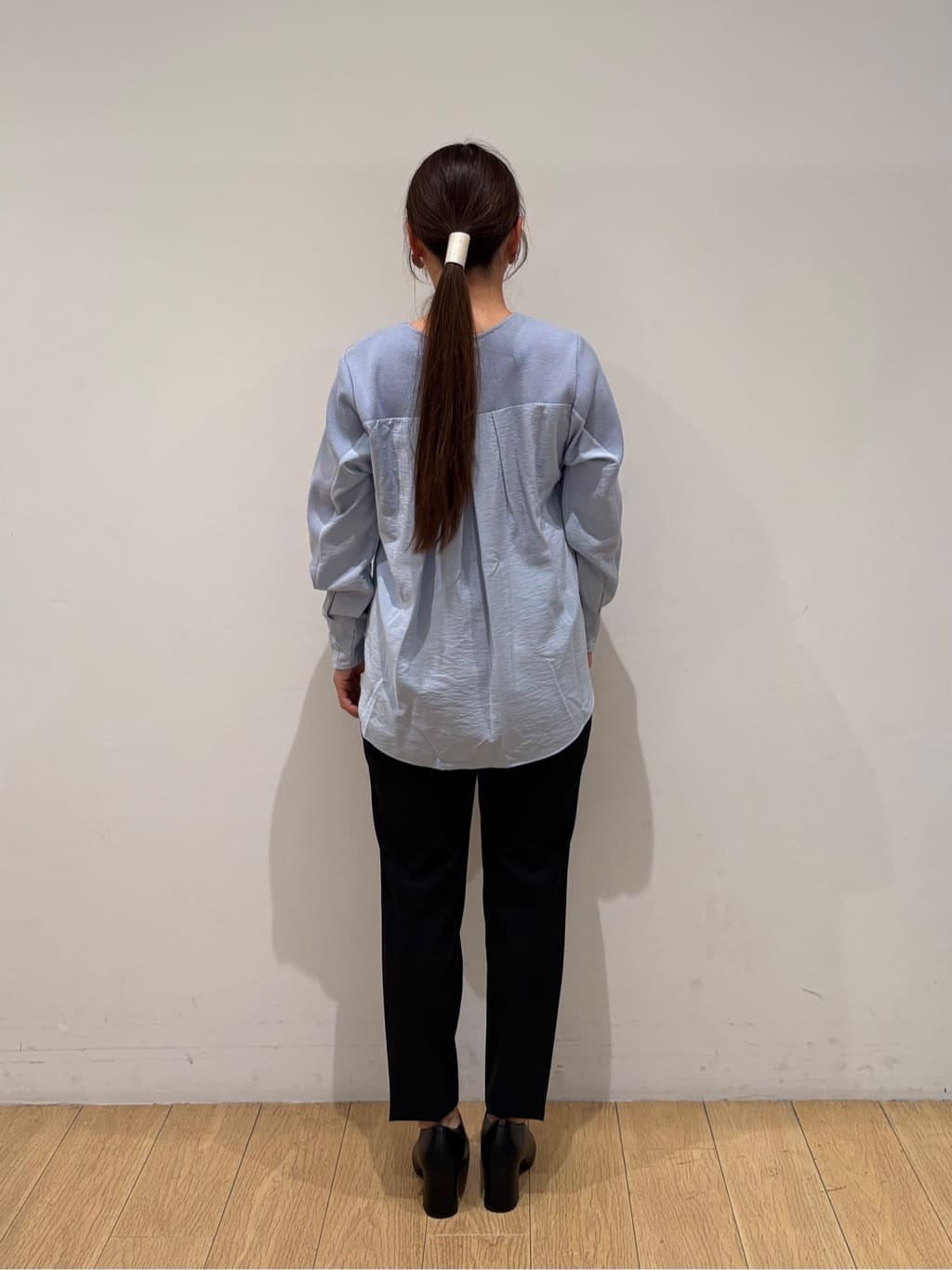 maiさんの「INDIVI｜【洗える／選べる8色】トーンアップニット」を使ったコーディネート