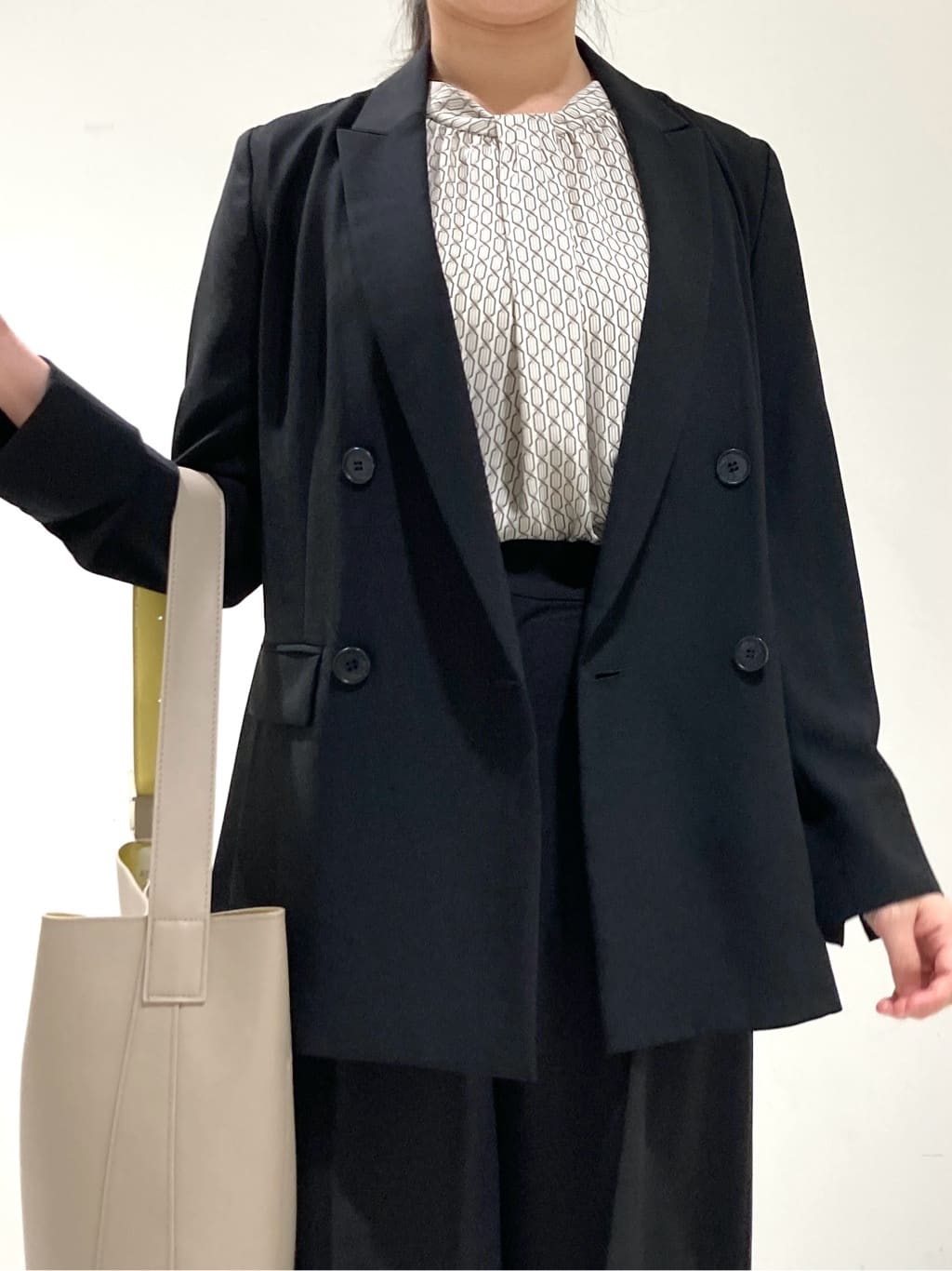 momokoさんの「INDIVI｜【軽く羽織れる！】ダブルジャケット」を使ったコーディネート