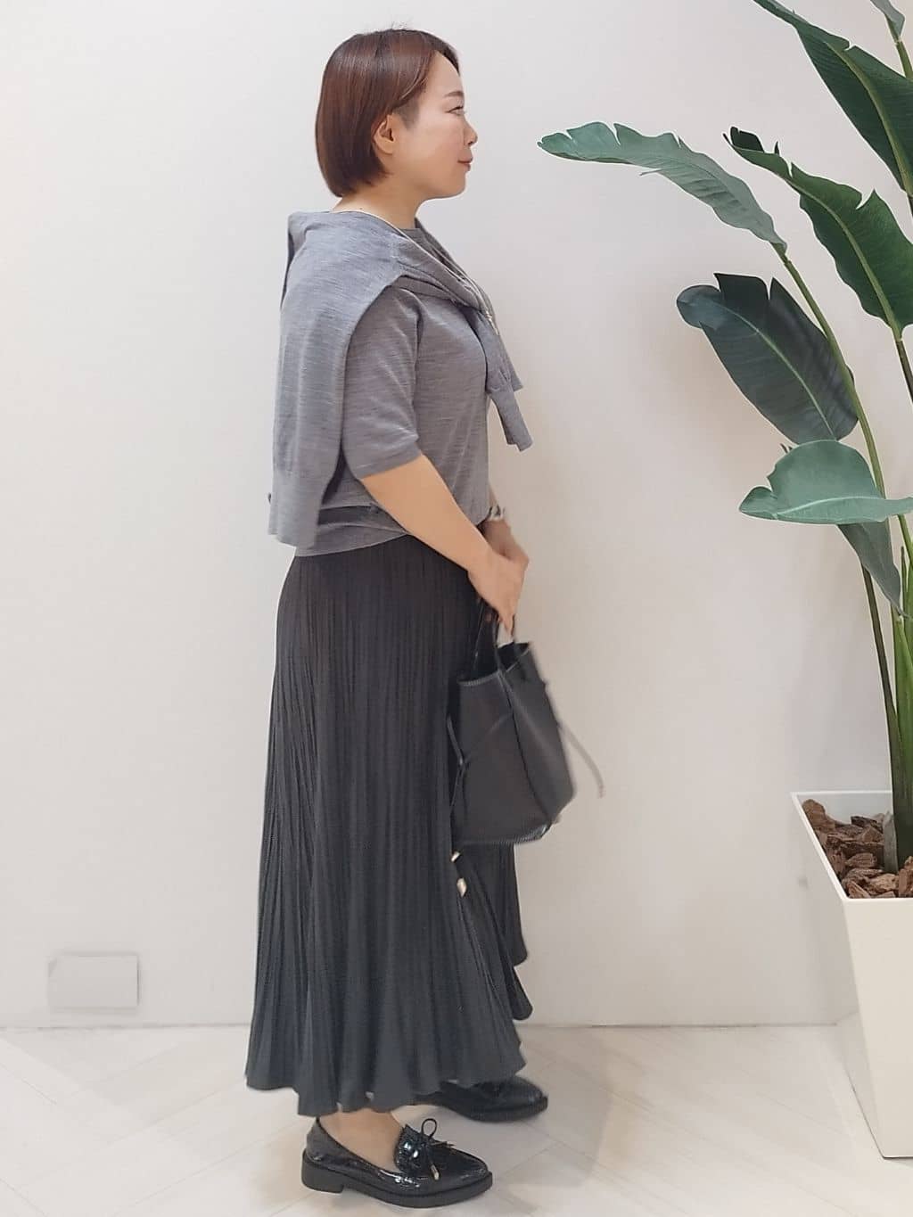 s u g iさんの「UNTITLED｜【シワ知らず/ウエストゴム】スエード風プリーツスカート」を使ったコーディネート