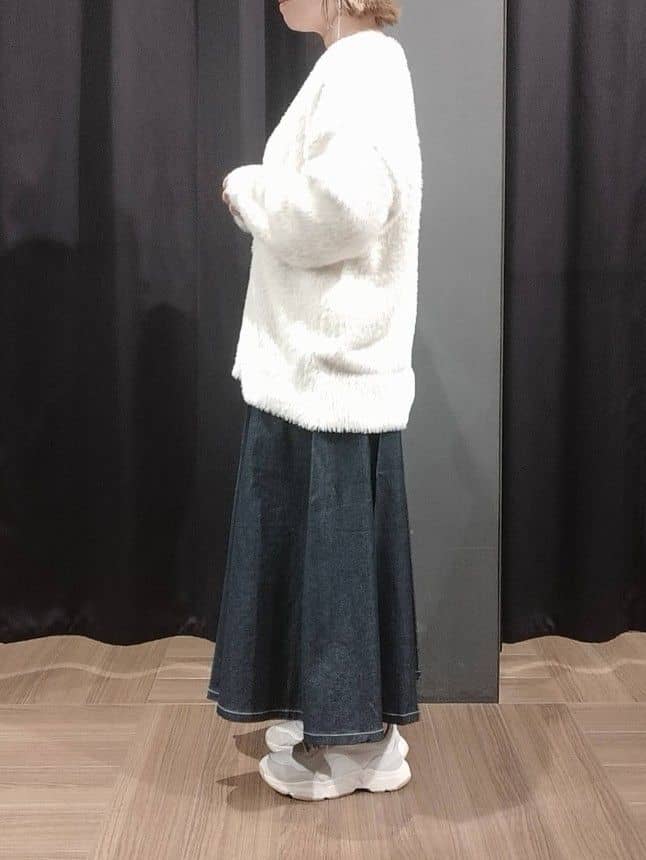 naoさんの「THE SHOP TK｜シーズンレスで使える デニムタックスカート/洗える」を使ったコーディネート