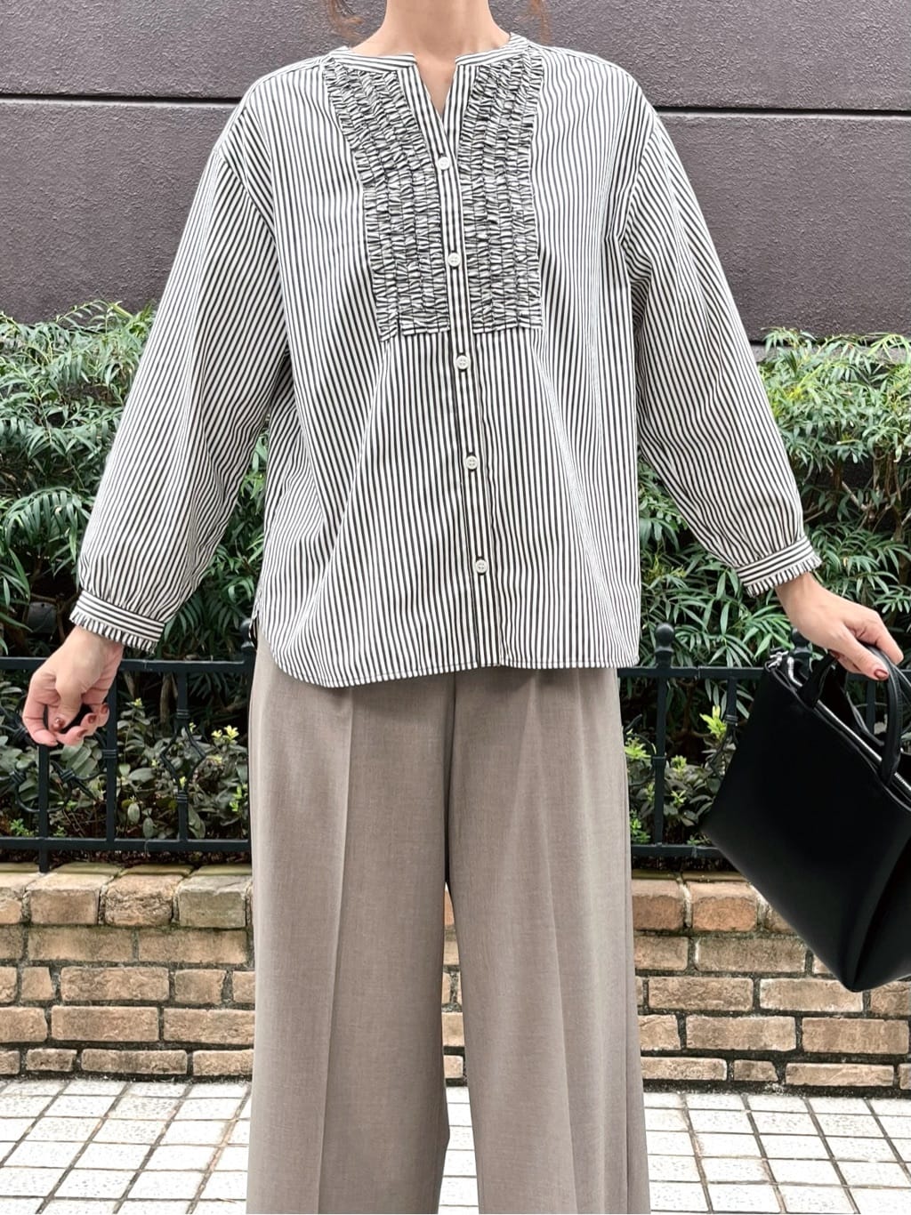 shioriさんの「INDIVI｜【洗える】胸元タックフリル長袖ブラウス」を使ったコーディネート