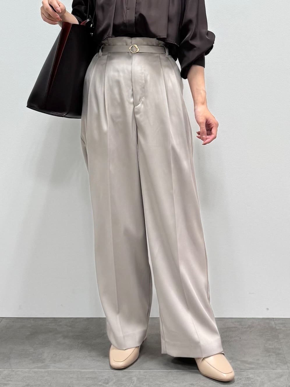 kozuさんの「index｜ベルト付き2タックワイドパンツ【洗濯機OK／ストレッチ／防シワ／イージーアイロン】」を使ったコーディネート