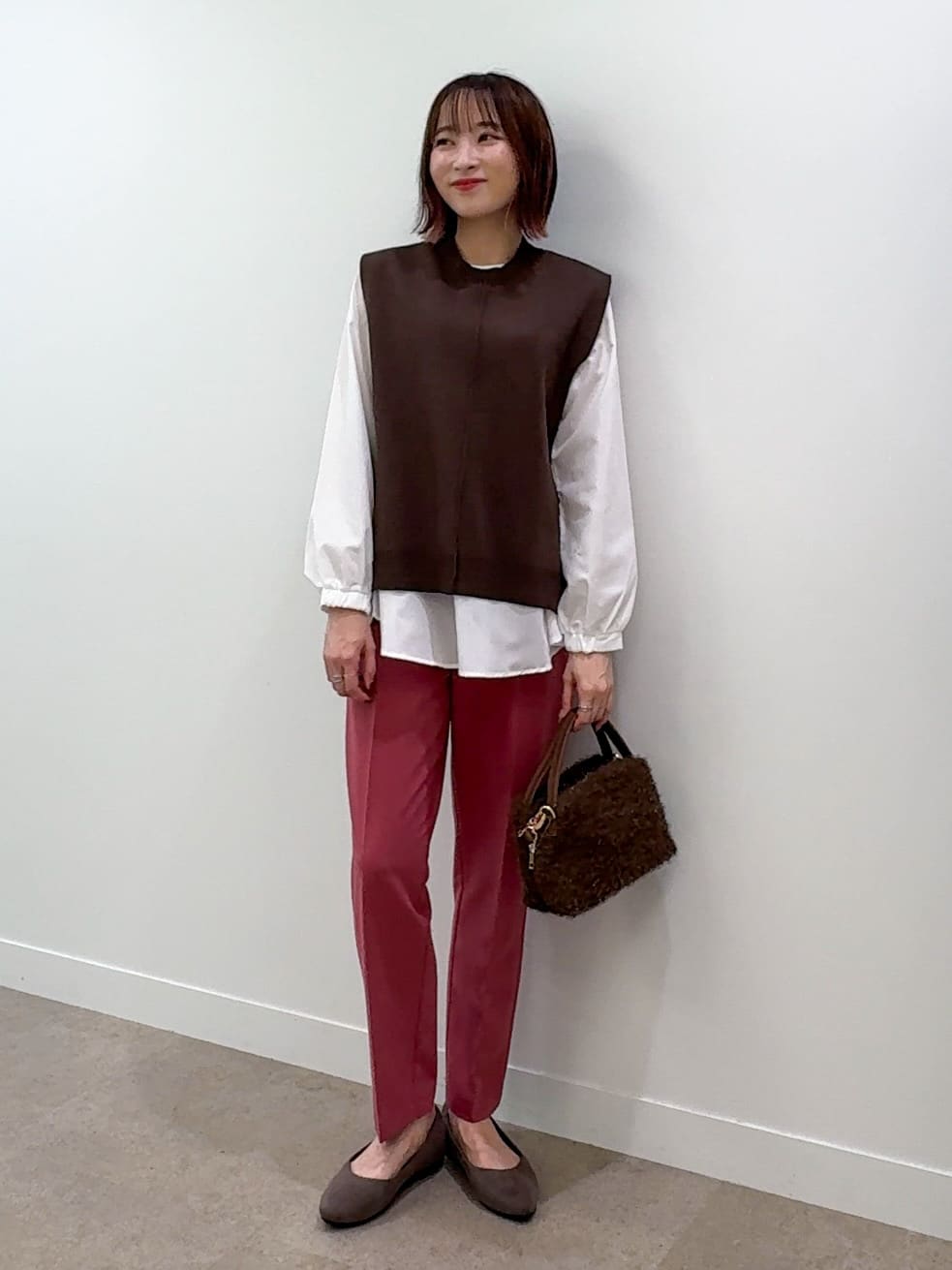 𝐜𝐡𝐢𝐤𝐚さんの「SHOO･LA･RUE｜【高レビュー/SS-LL/美脚シルエット】すっきりきれい見え テーパードパンツ」を使ったコーディネート