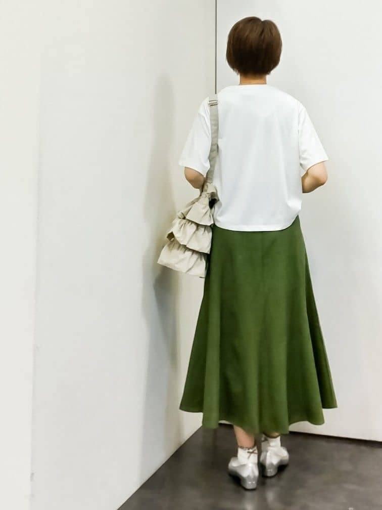 やまちゃんさんの「grove｜ドットで華やぐ　軽やかマーメイドスカート」を使ったコーディネート