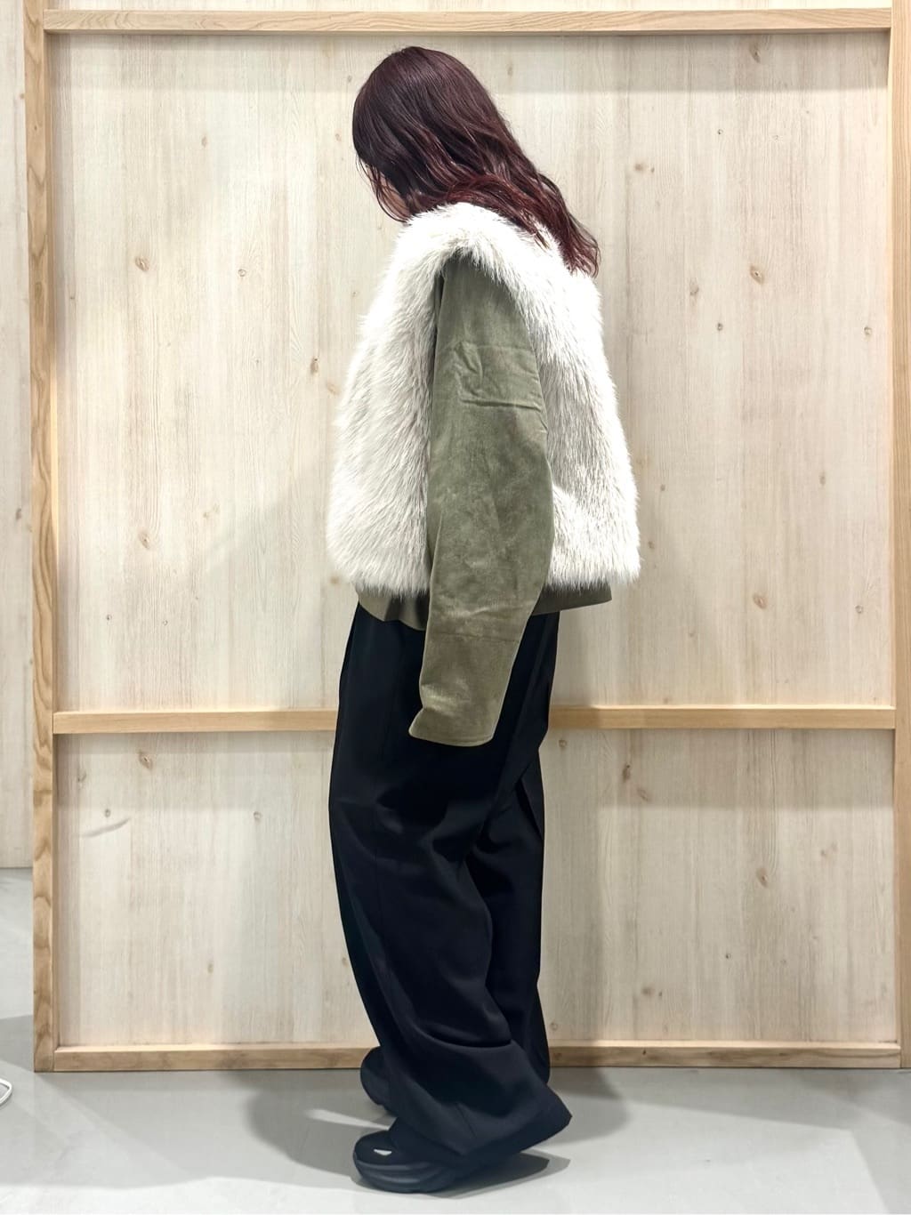 nanaさんの「THE SHOP TK｜フェイクファーベスト」を使ったコーディネート