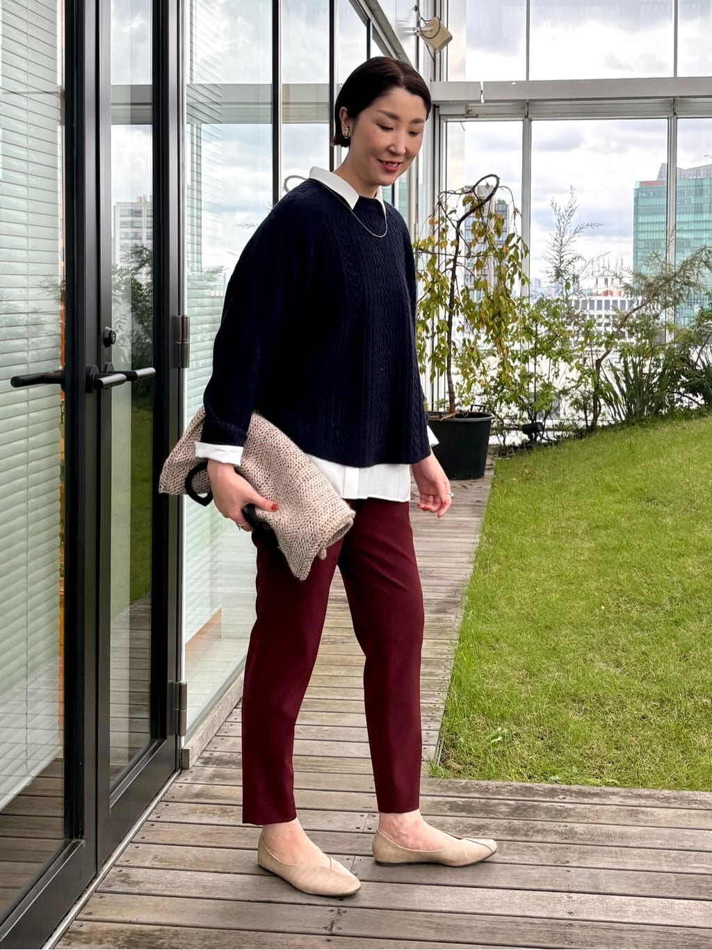 yuriさんの「INDIVI｜【体型カバー／清涼感】シアーオーバーシャツ」を使ったコーディネート