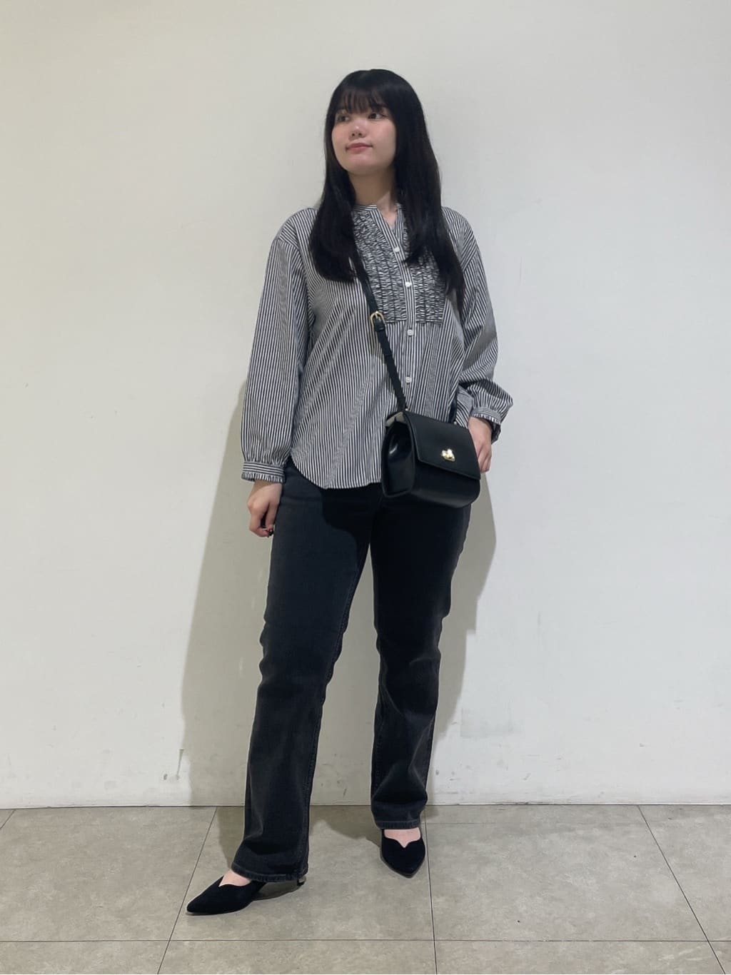 emikaさんの「INDIVI｜【洗える】胸元タックフリル長袖ブラウス」を使ったコーディネート
