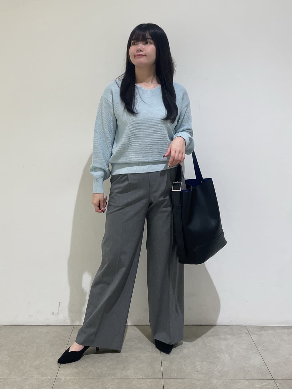 emikaさんの「INDIVI｜【ウール混ラメ素材】Vネック煌めきニット」を使ったコーディネート