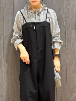 meiさんの「SHOO･LA･RUE｜【S-LL】大人カジュアルに ベアトップ風 キャミサロペット」を使ったコーディネート