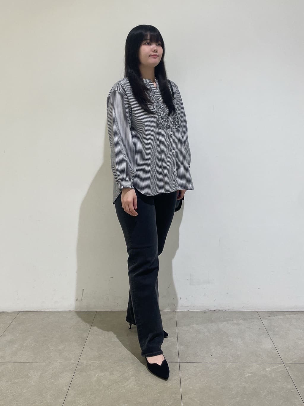 emikaさんの「INDIVI｜【洗える】胸元タックフリル長袖ブラウス」を使ったコーディネート