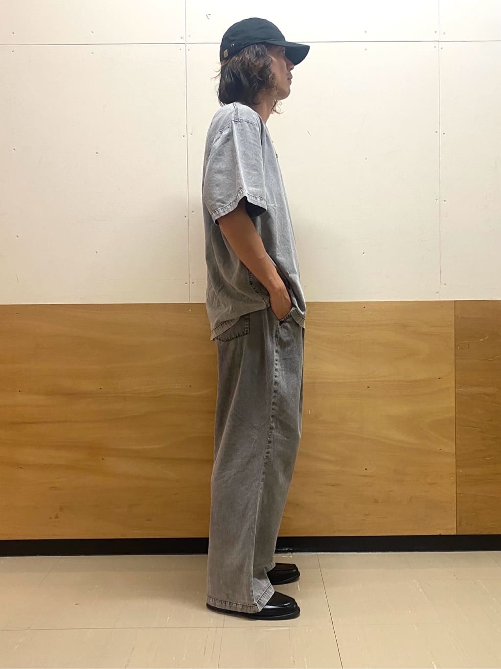 keyさんの「THE SHOP TK｜ライトデニム半袖Tシャツ【洗濯機OK】」を使ったコーディネート