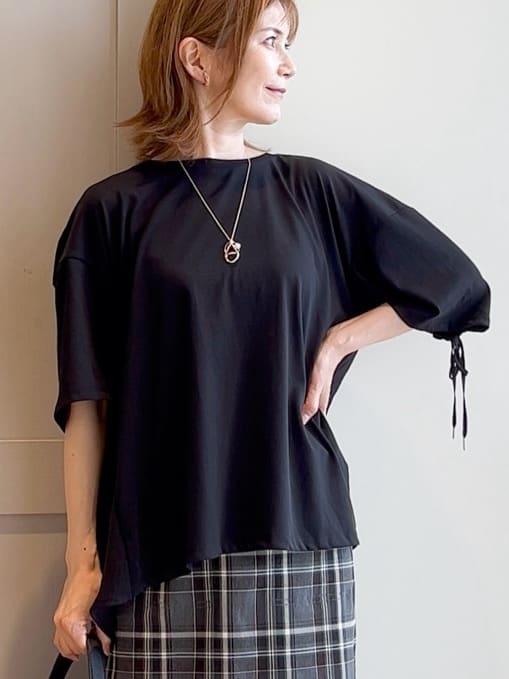 yamakoさんの「grove｜後ろ姿で魅せる　バックドロストシャーリングTシャツ」を使ったコーディネート