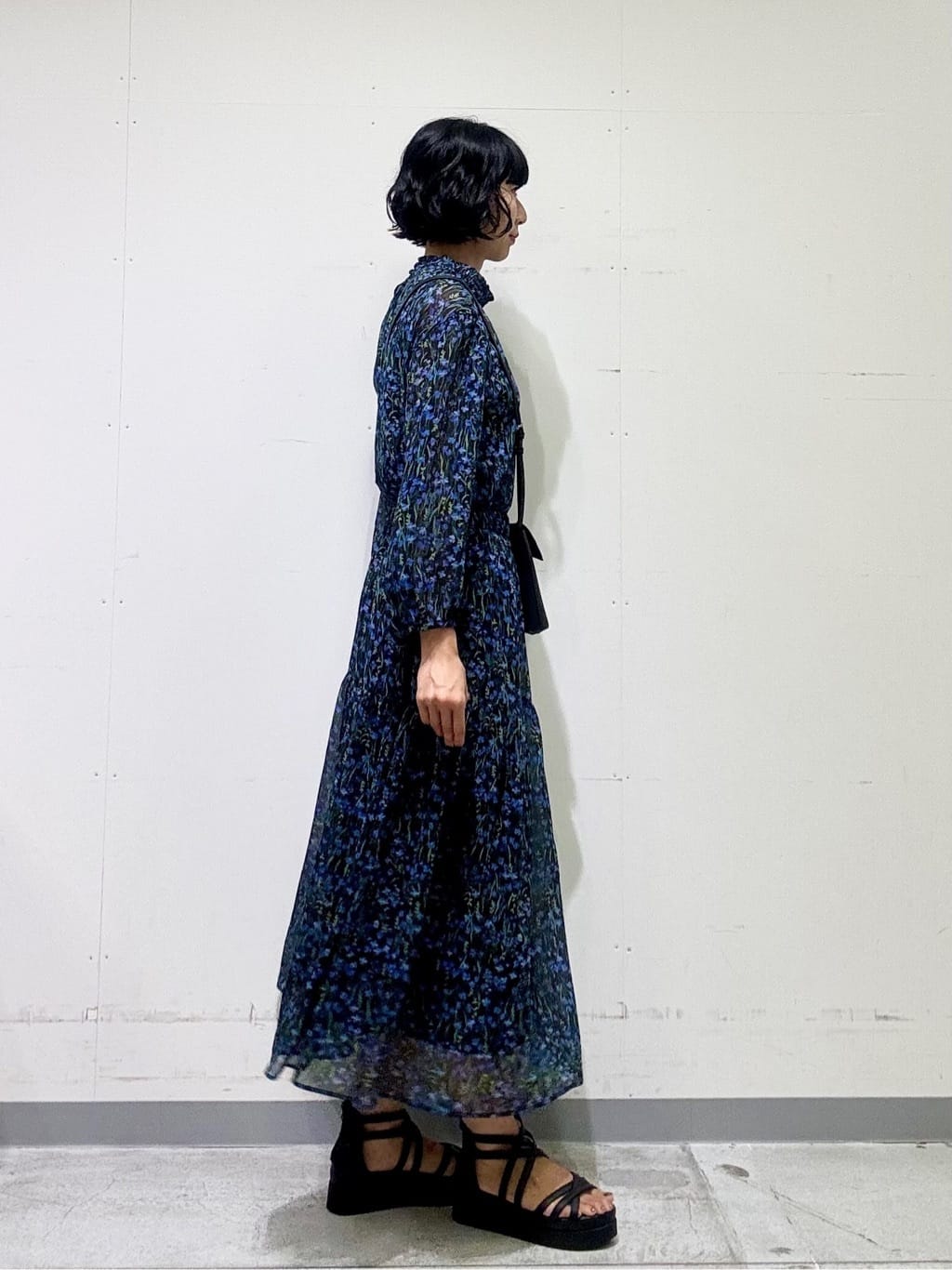naoさんの「INDIVI｜【秋映え柄/セットアップ可能】フラワーシフォンブラウス」を使ったコーディネート