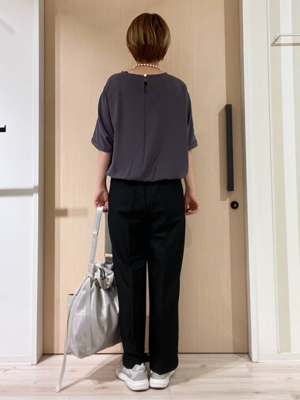 ひらしーさんの「SHOO･LA･RUE｜【洗濯後しわになりにくい】さらっとタッチの 5分袖ドルマンブラウス」を使ったコーディネート