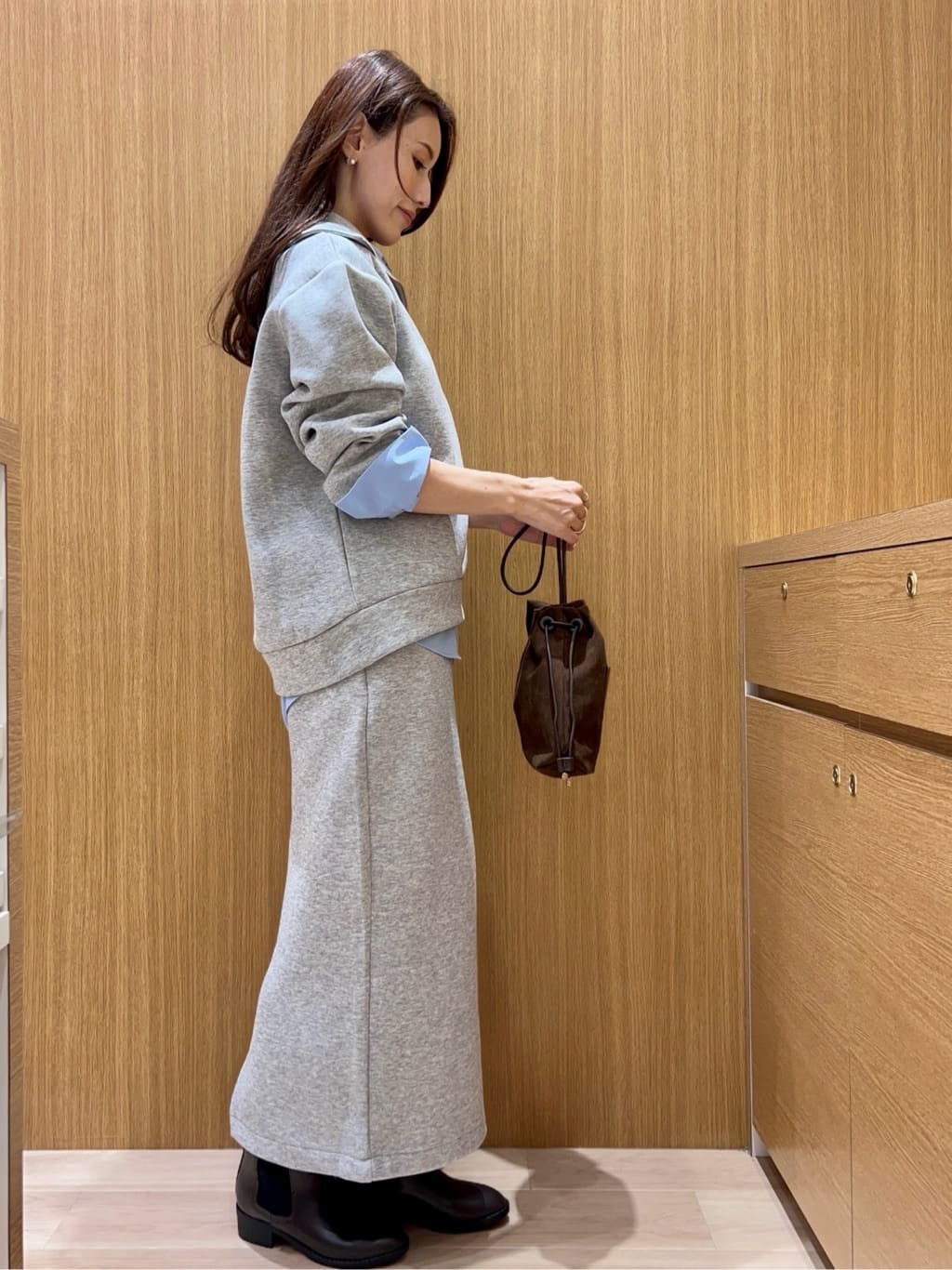 maiさんの「OPAQUE.CLIP｜ポケット刺繍レギュラーカラーシャツ【洗濯機OK】」を使ったコーディネート