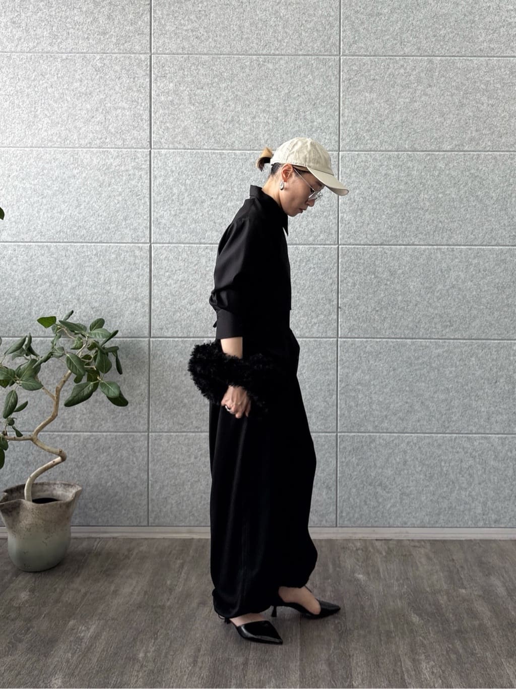 kotakiさんの「INDIVI｜ウエストギャザーパンツ」を使ったコーディネート