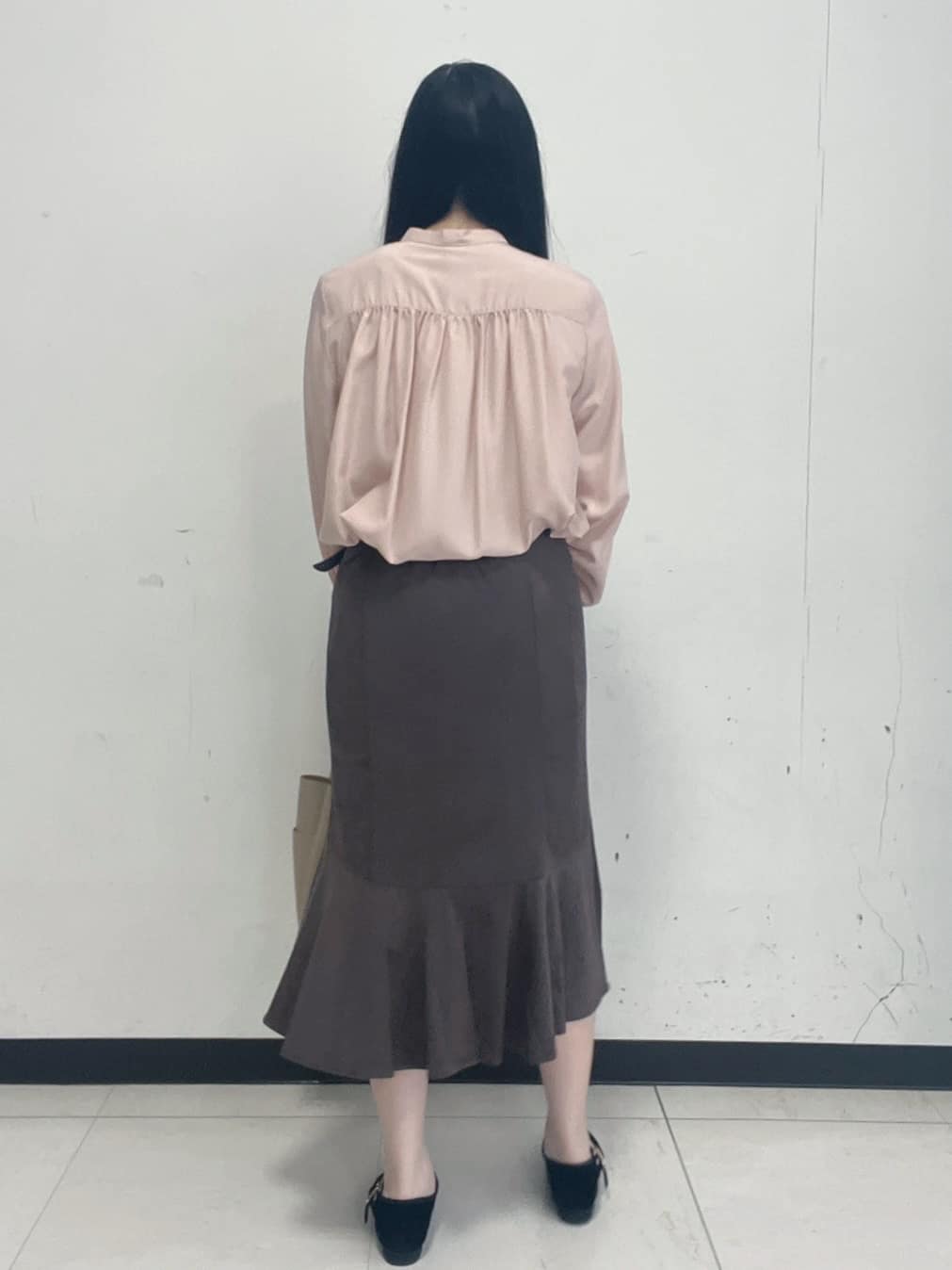 Hitomiさんの「index｜サテンバンドカラーブラウス【洗濯機OK／イージーアイロン】」を使ったコーディネート