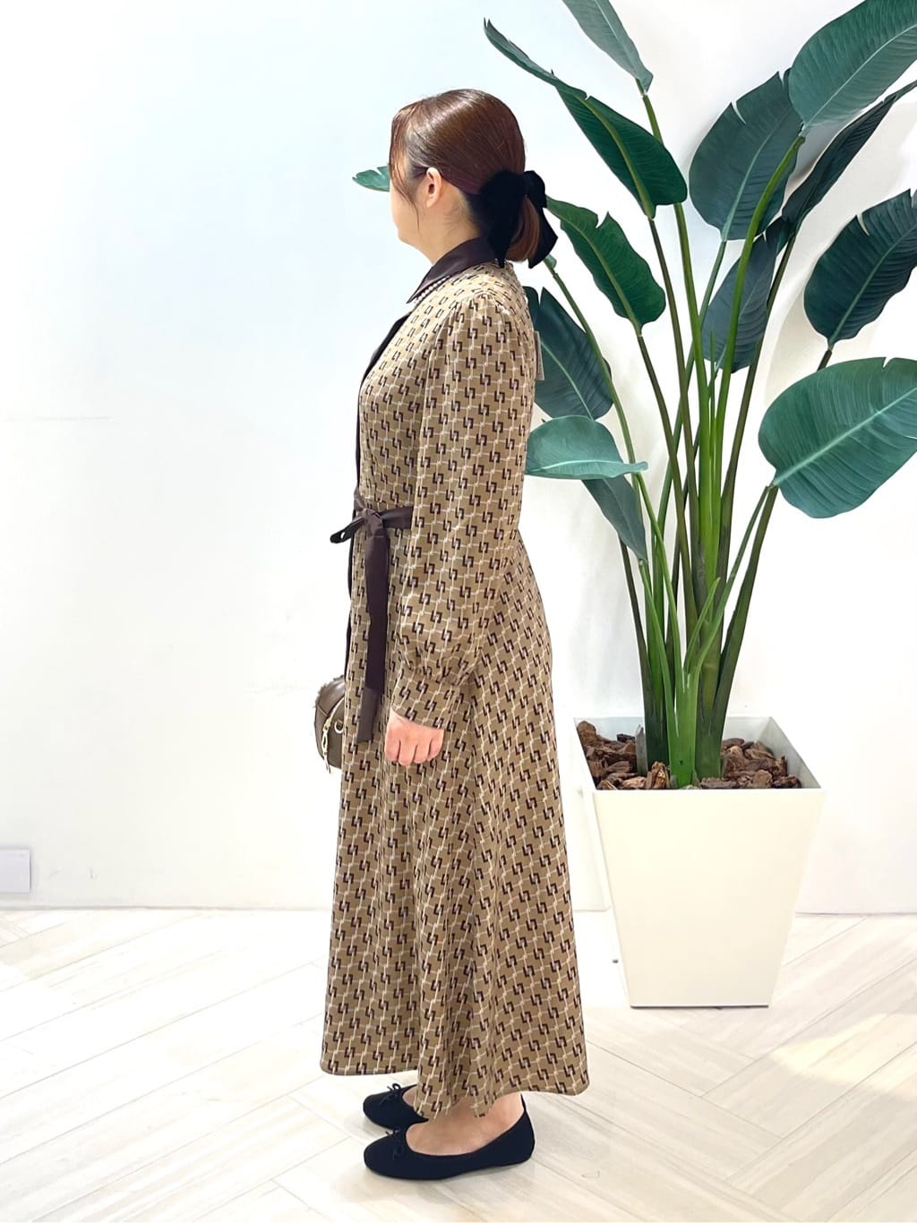 Tomoさんの「UNTITLED｜【ウエストリボン/前開きボタン/レトロモダン】チェーン柄フレアワンピース」を使ったコーディネート