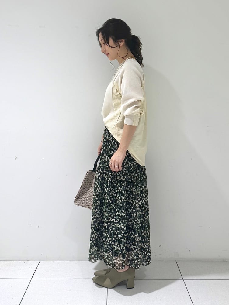 そんさんの「INDIVI｜【洗える／選べる8色】トーンアップニット」を使ったコーディネート