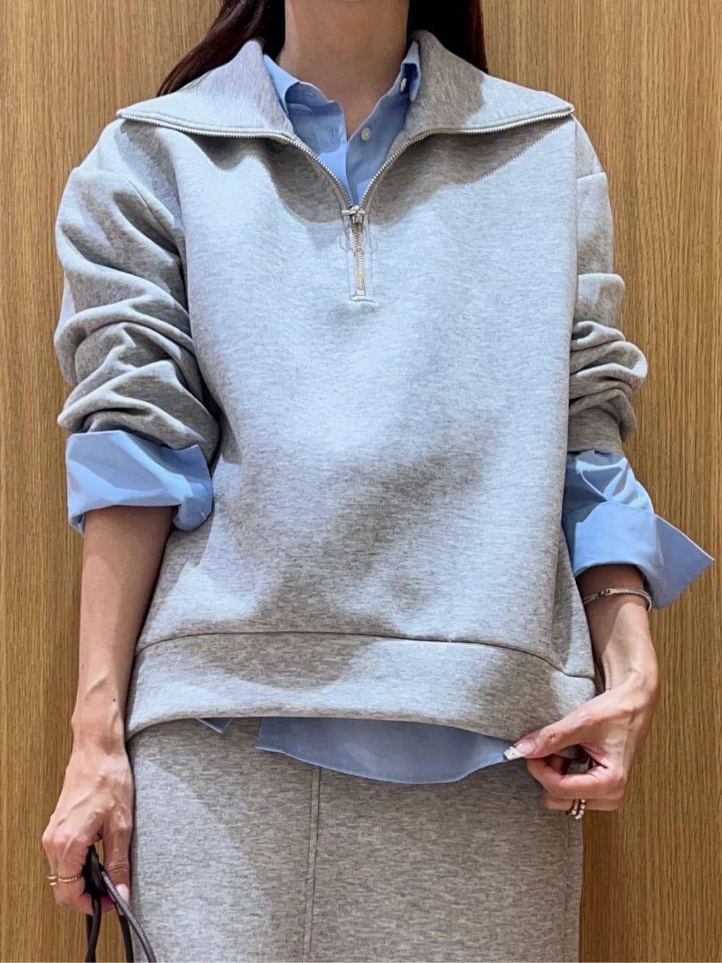 maiさんの「OPAQUE.CLIP｜ポケット刺繍レギュラーカラーシャツ【洗濯機OK】」を使ったコーディネート