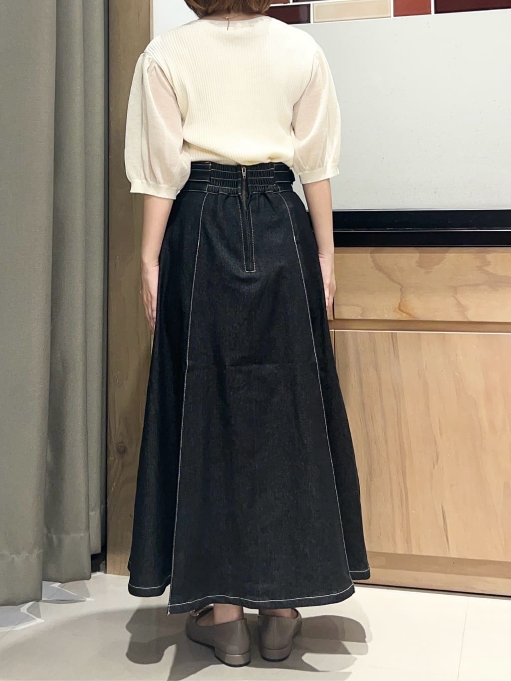 かのさんの「THE SHOP TK｜シアーパフ袖ニット【洗濯機OK】」を使ったコーディネート