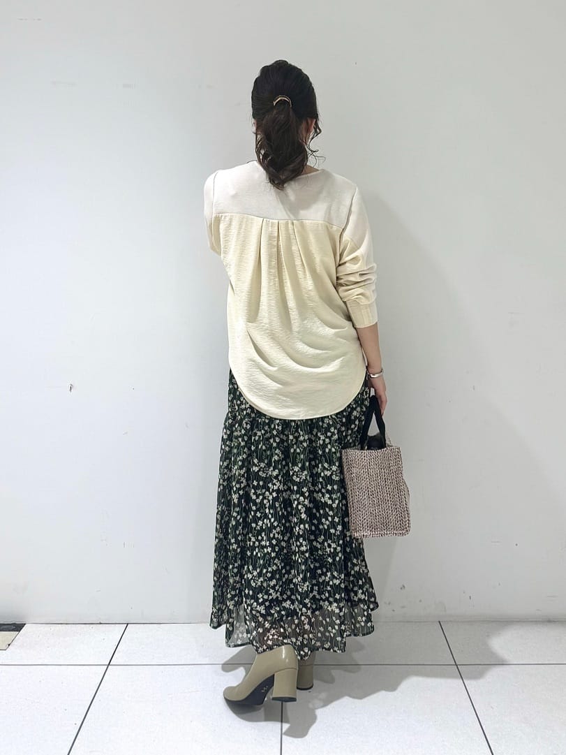 そんさんの「INDIVI｜【洗える／選べる8色】トーンアップニット」を使ったコーディネート
