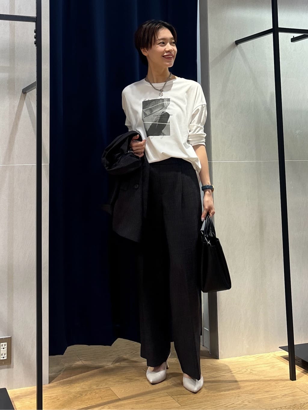 kanaeさんの「INDIVI｜【洗える／セットアップ可能】凹凸ストレッチ素材ストレートパンツ」を使ったコーディネート