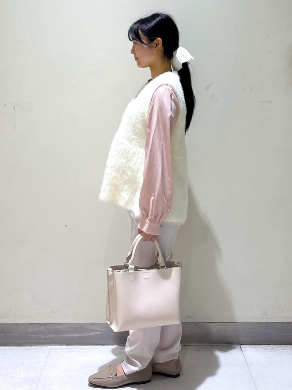 きみさんの「OPAQUE.CLIP｜《andGIRL掲載》フェザーペプラムジレ【洗濯機OK／抗ピル】」を使ったコーディネート