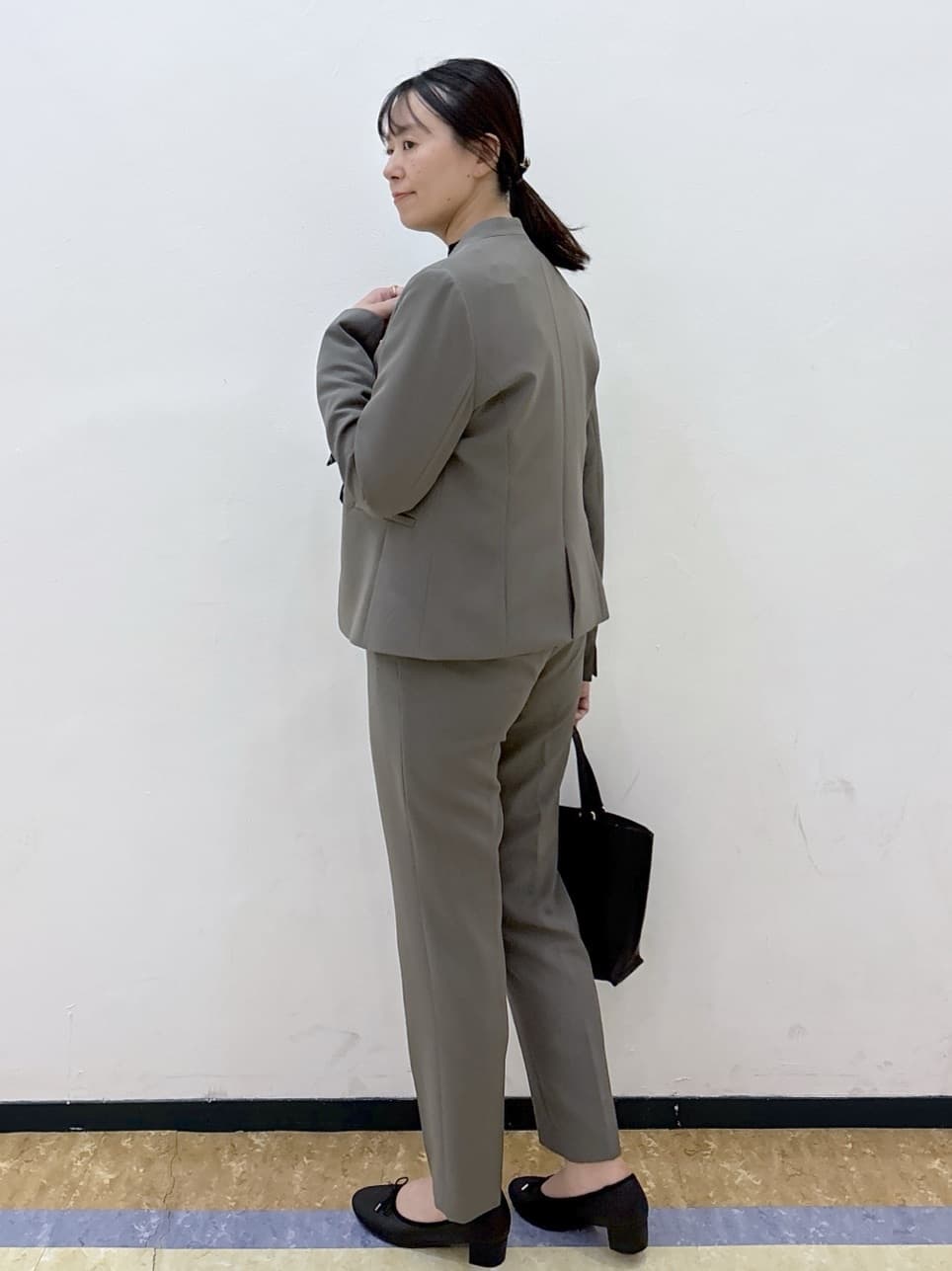 akariさんの「index｜《XS-LLサイズ》ストレッチテーパードパンツ／セットアップ対応【洗濯機洗い可／イージーアイロン／防」を使ったコーディネート