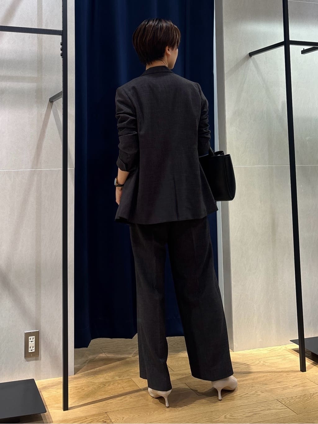 kanaeさんの「INDIVI｜【洗える／セットアップ可能】凹凸ストレッチ素材ストレートパンツ」を使ったコーディネート