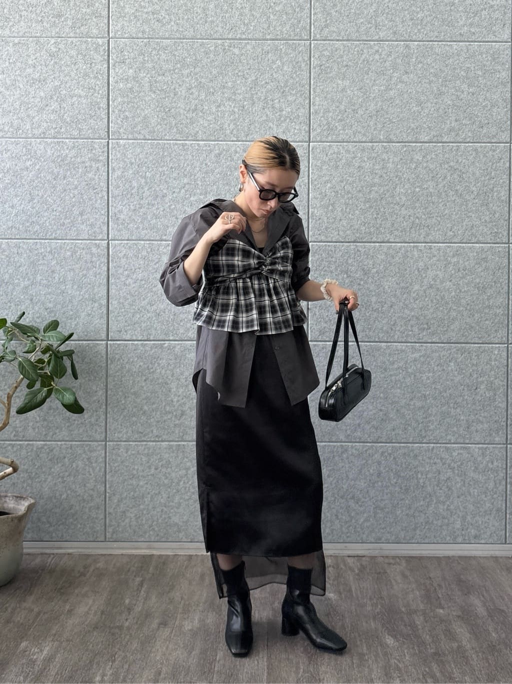 kotakiさんの「INDIVI｜オンブレチェックビスチェ」を使ったコーディネート