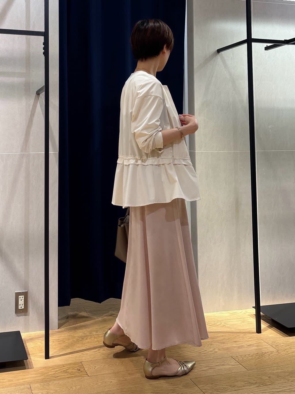 kanaeさんの「INDIVI｜【セットアップ可能】ビスチェレイヤード風トップス」を使ったコーディネート