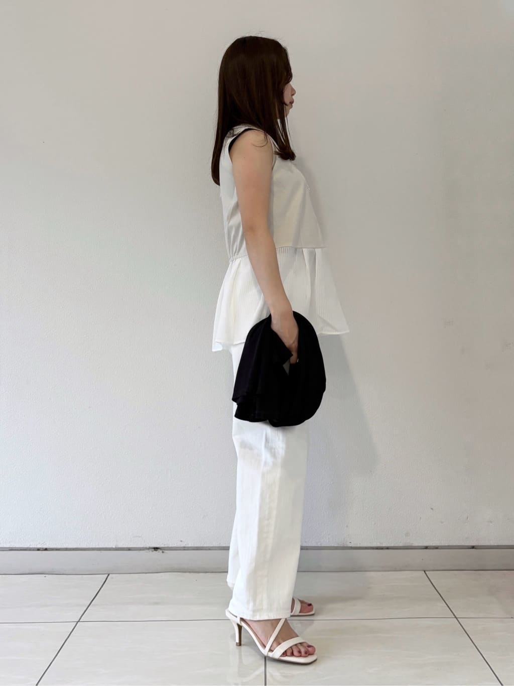 kahoさんの「INDIVI｜【褒められデニム】ワイドストレート デニムパンツ」を使ったコーディネート
