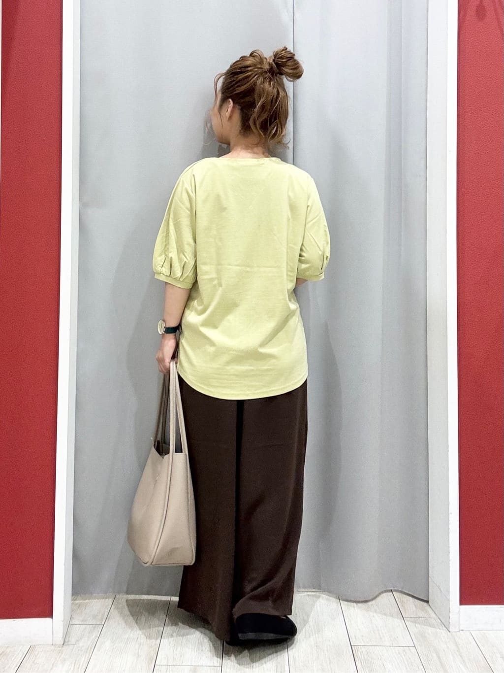 shioさんの「SHOO･LA･RUE｜【S-LL/ひんやり/UV】スキッパーネックで女性らしい きれい見えトップス」を使ったコーディネート