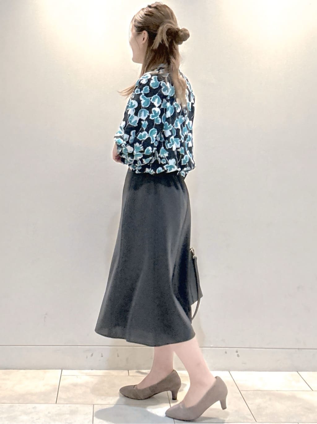 S&auml;K&iuml;さんの「Reflect｜【ジャケットのインナーにおすすめ◎】花柄タックデザインブブラウス」を使ったコーディネート